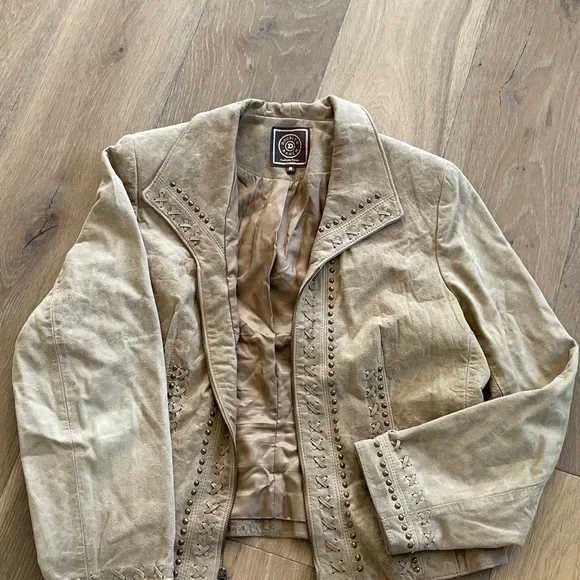 Double D Ranch Taupe Suede Jacket Whipstitch Studs - Picture 3 of 16